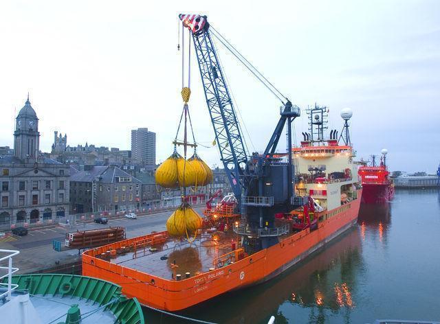 Proof Load Test on 250t Crane & Lifeboats