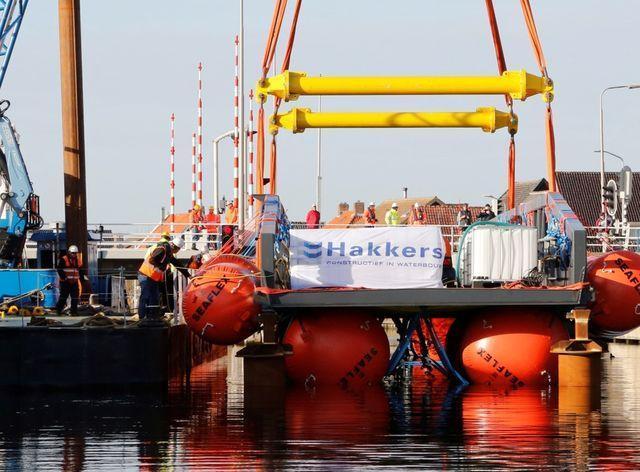 90T Cycle Bridge Floated Using Inflatable Buoyancy Units