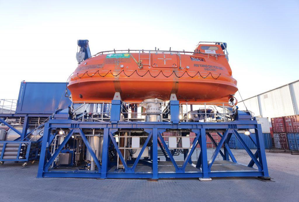 Self Propelled Hyperbaric Lifeboat