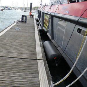 UG: Low-pressure SeaStow™ Fenders