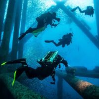 divers conducting NDT services with a Cygnus Underwater Diver-Held Thickness