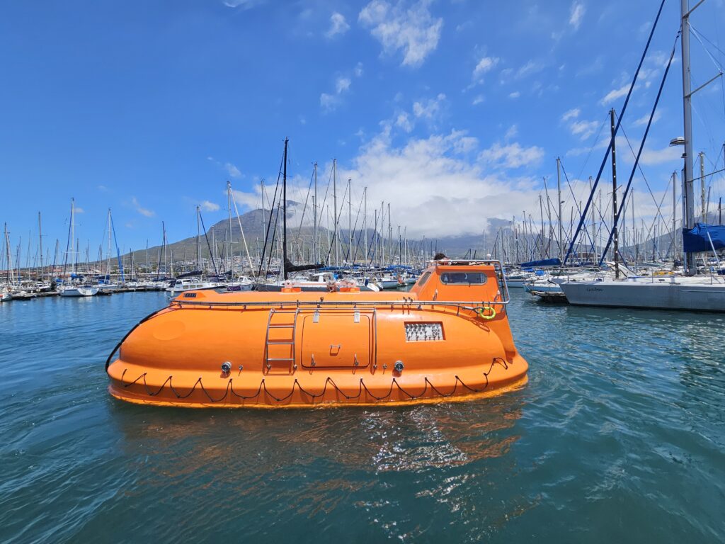 image of UG 1300: Self Propelled Hyperbaric Lifeboat