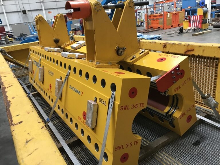 Emergency pipeline repair clamp deployed in a coastal offshore setting for subsea sealing applications