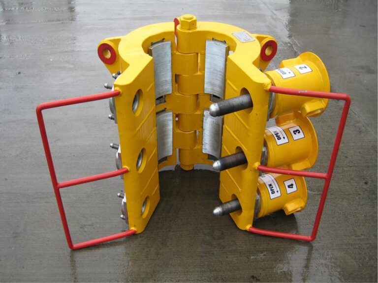 gripping clamp demonstrates installation tech