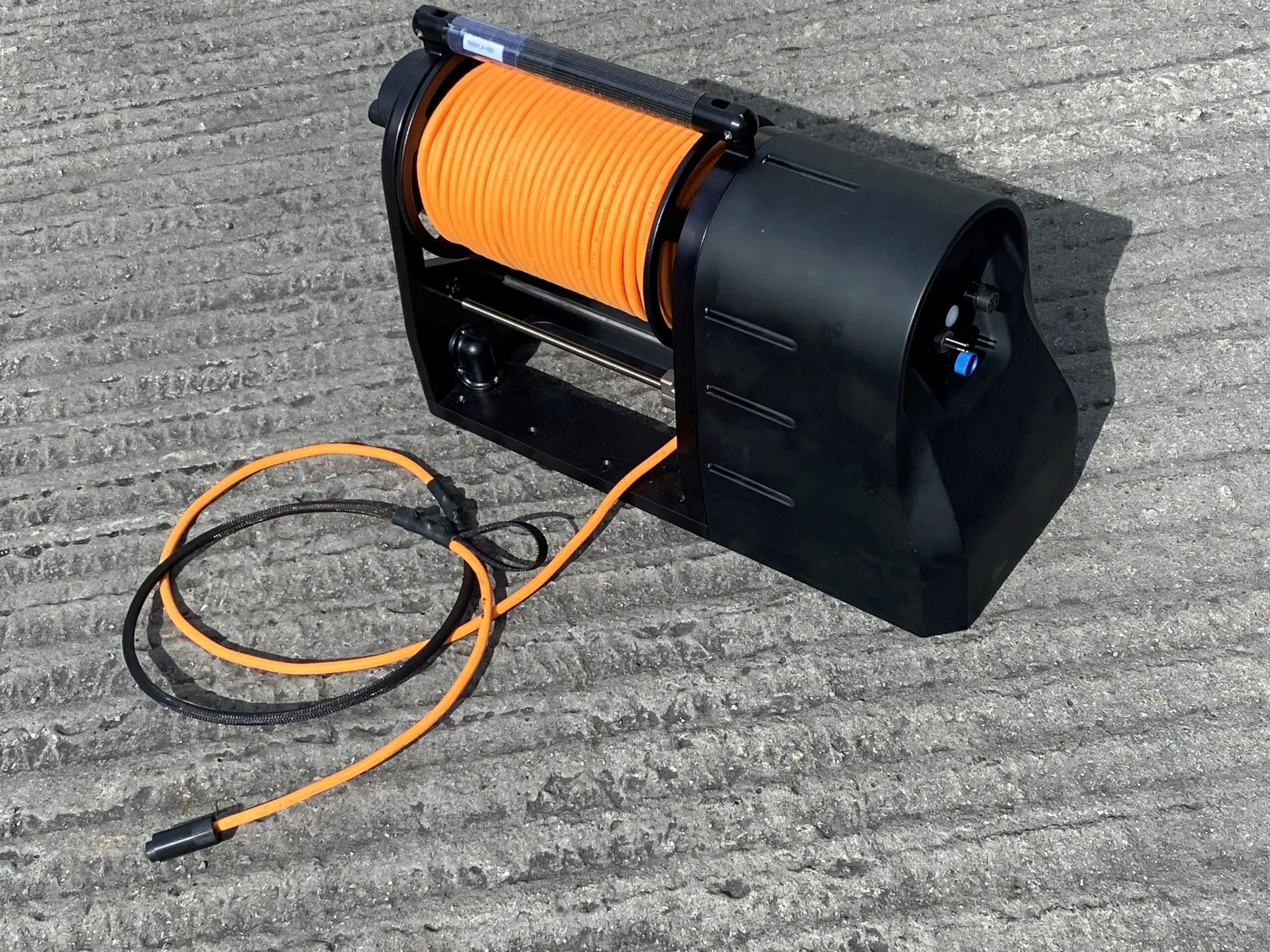 Uni-Winch1